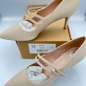 Journee Collection Beige Women's Heels